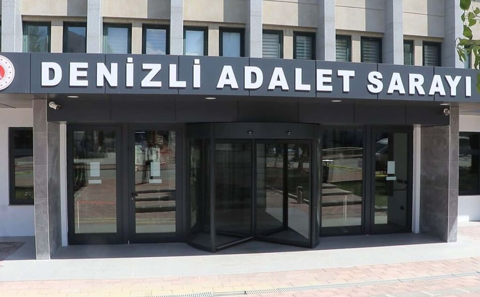 Denizli&amp;#039;de bıçaklı kavga: Kadın hayatını kaybetti!