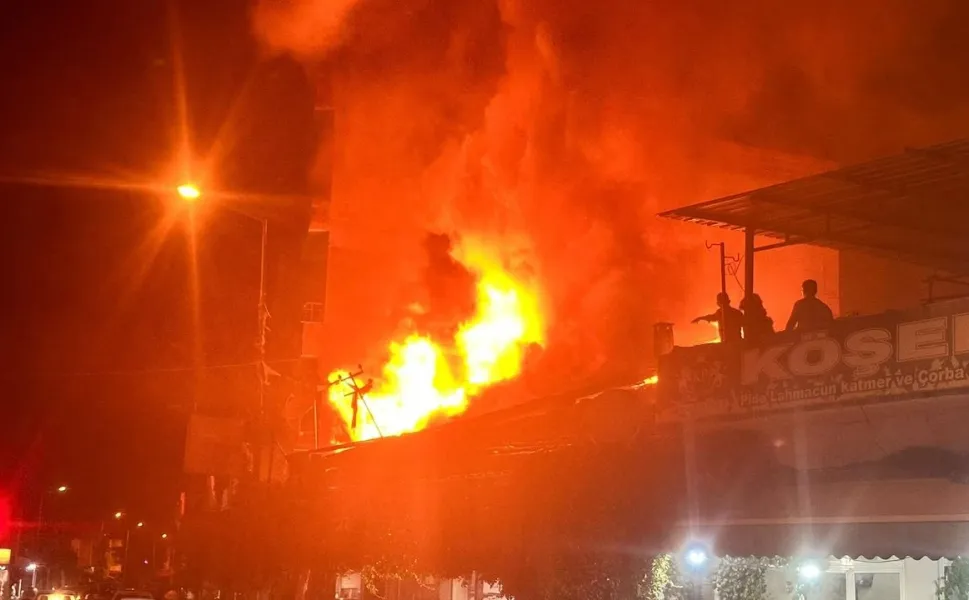 İzmir&amp;#039;de ekmek fırınında korkutan yangın: Ekipler sevk edildi!