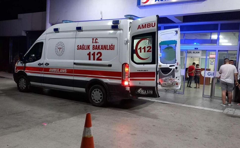 Manisa&amp;#039;da acı olay: Park halindeki minibüse bisikletiyle çarpan çocuk hayat