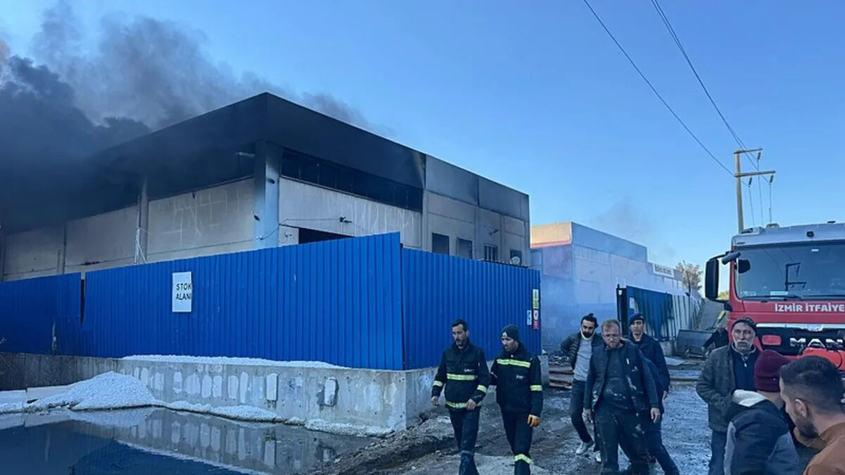 İzmir De Korkutan Yangın 1