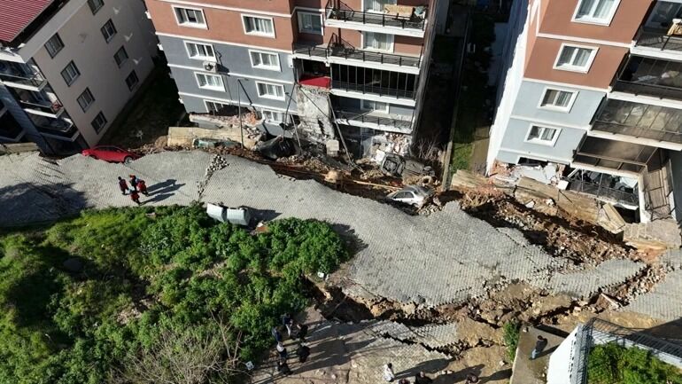 İzmir’de Korku Dolu Gece Dev İstinat Duvarı Çöktü, (1)