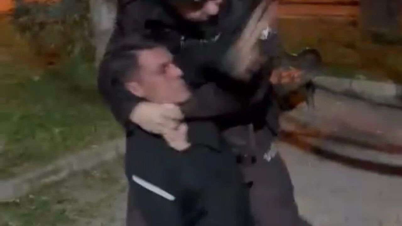 İzmir! Parkta Taşkınlık Çıkardılar, Görevli Bekçilere Direndiler (2)
