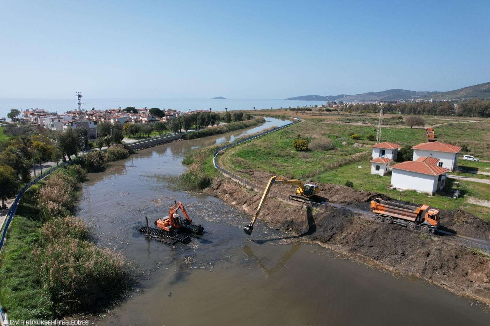 İzmir'in Yarımadası’nda 125 Bin Ton Atık-1