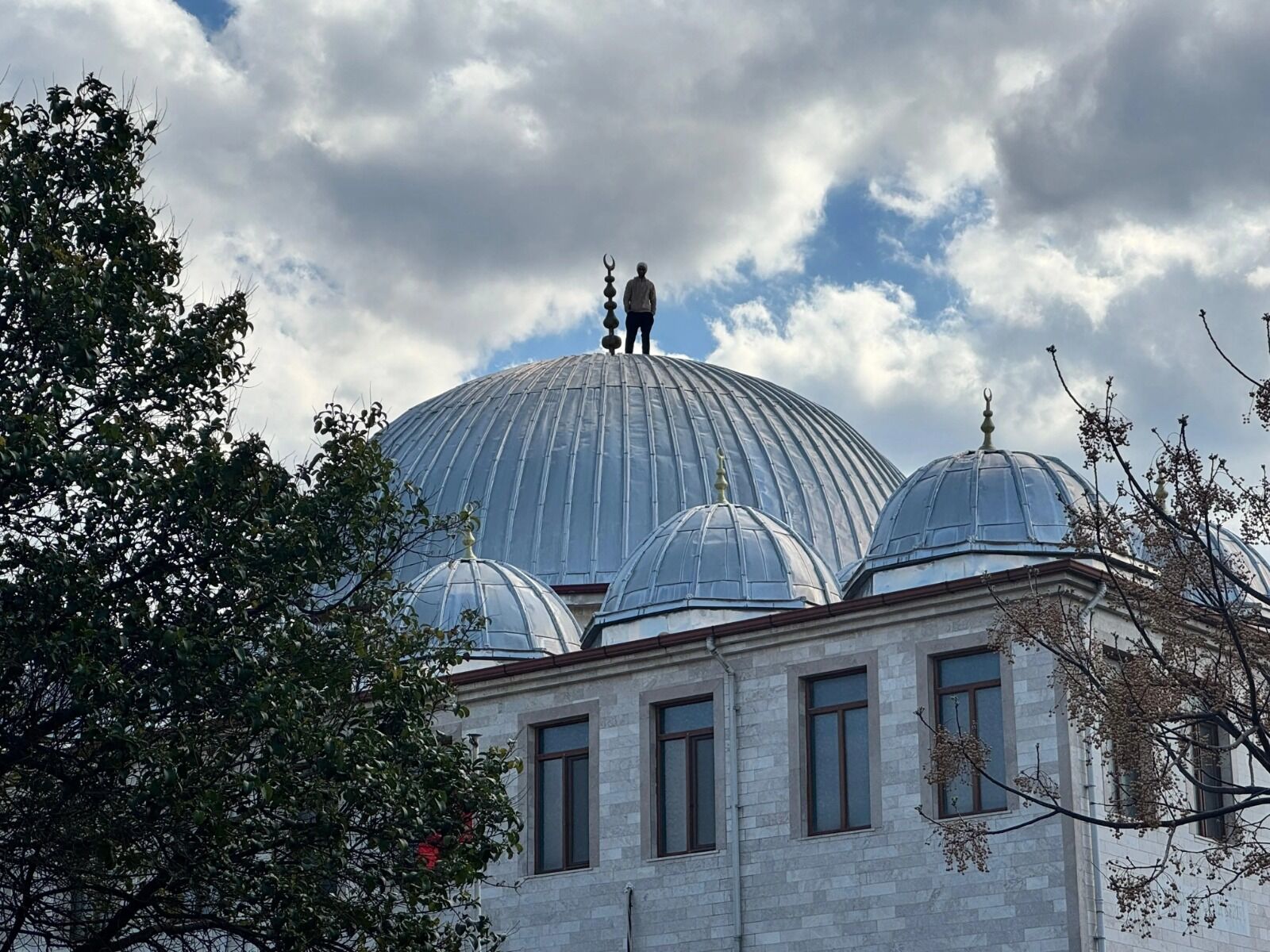 Cami Çatısında İntihar Girişimi (1)